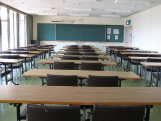 ��4���C��